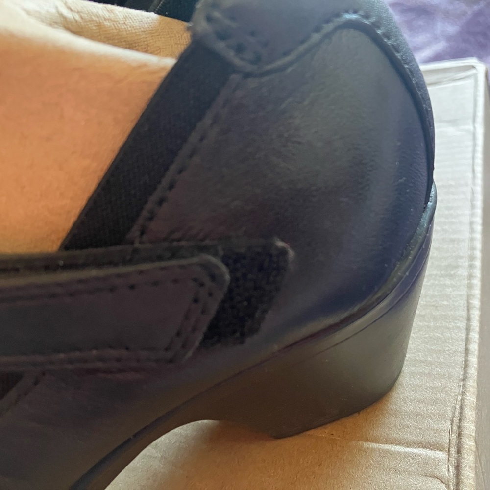 Clarks Emily2 Mabel Black Leather Flats with Classic Design and Polished Finish - Picture 6 of 16